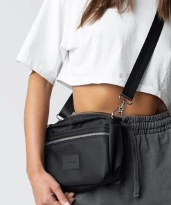 MASSIVE Best Sellers CORE CROSSBODY BAG 17 MASSIVE Best Sellers CORE CROSSBODY BAG