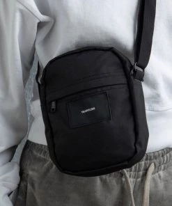 MASSIVE TALENTLESS SHOULDER BAG