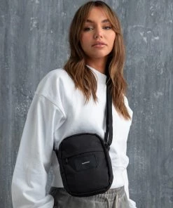 MASSIVE TALENTLESS SHOULDER BAG
