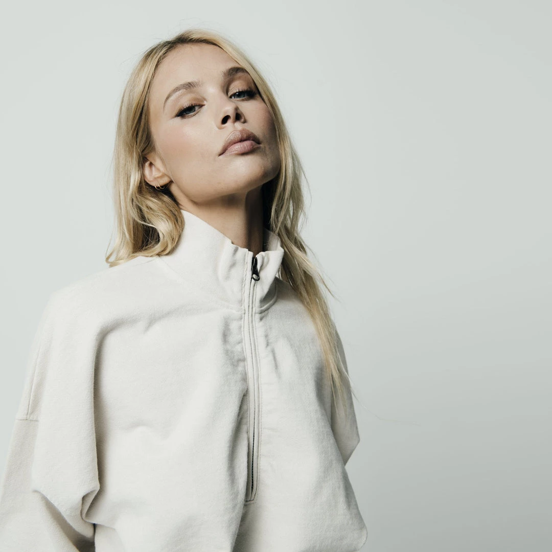 MASSIVE WOMENS 3/4 ZIP PULLOVER 20 MASSIVE WOMENS 3/4 ZIP PULLOVER