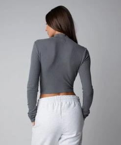 MASSIVE WOMENS LONG SLEEVE MOCKNECK CROP