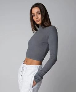 MASSIVE WOMENS LONG SLEEVE MOCKNECK CROP
