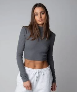 MASSIVE WOMENS LONG SLEEVE MOCKNECK CROP